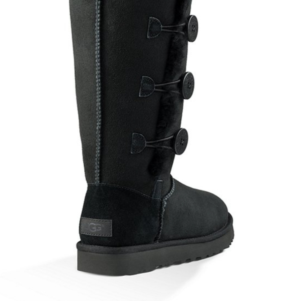 UGGS SIZE 8 - Picture 3 of 4